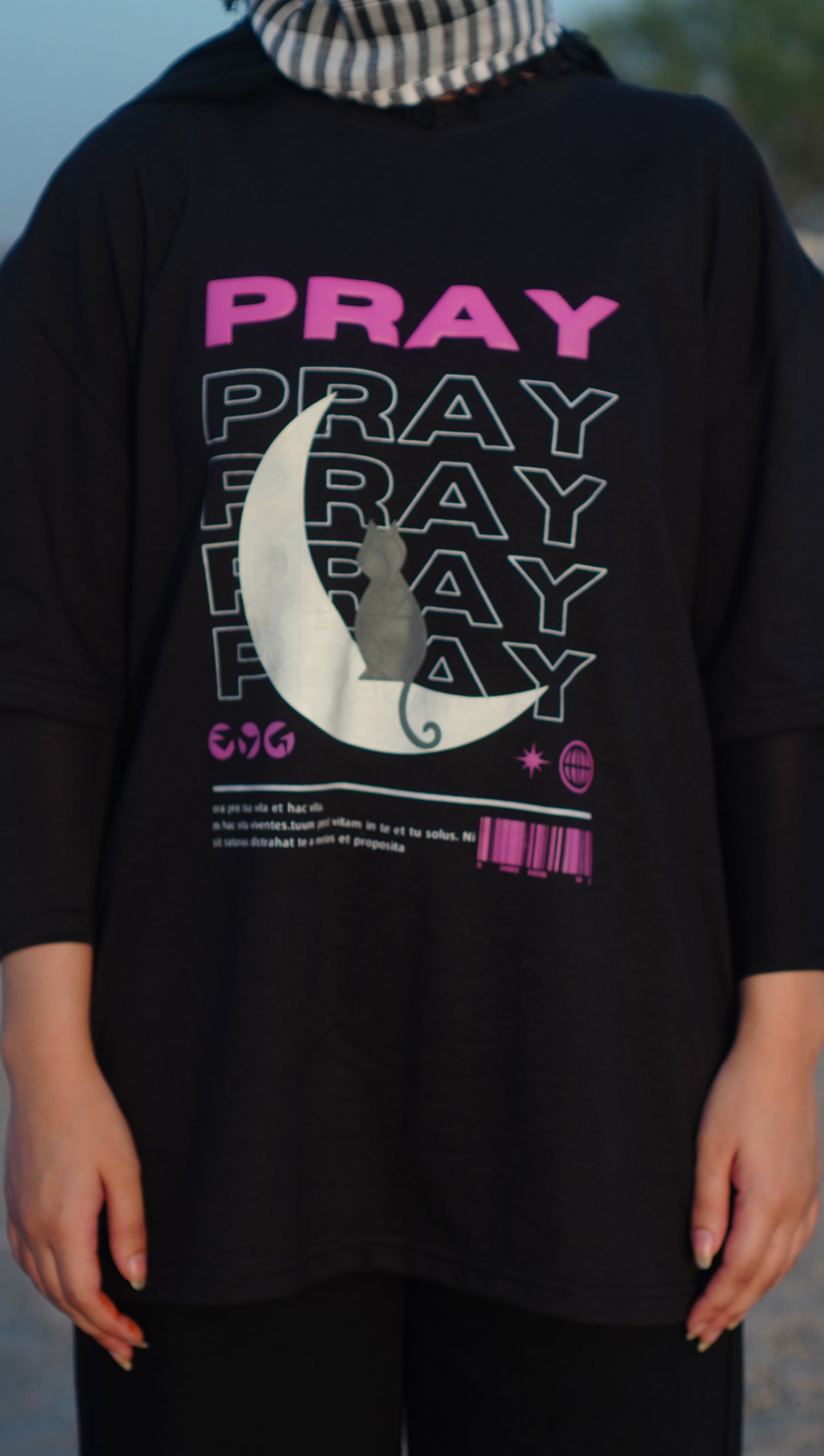 Oversize Pray (glow) t shirt